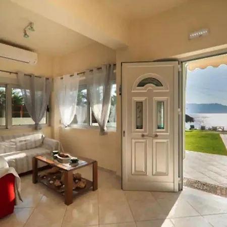House Just On The -included 2 Canoe And 2 Bicycles * Ravdhoúkha