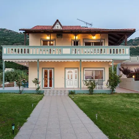 House Just On The -included 2 Canoe And 2 Bicycles בית נופש *